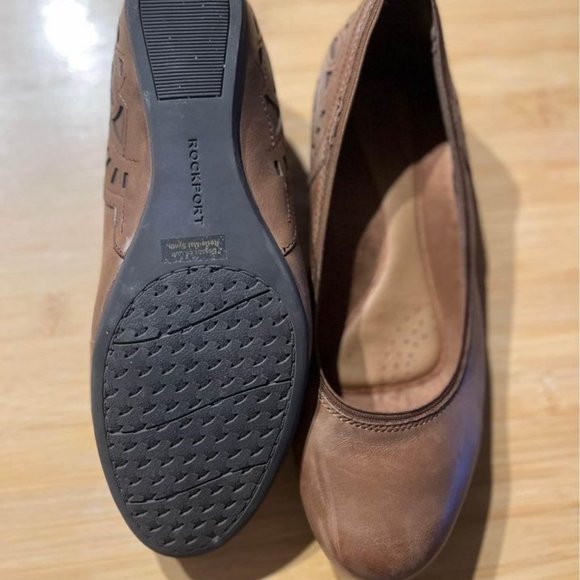 Rockport Tan Loafers with Artistic Cutouts - Picture 2 of 5